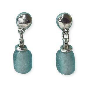 Uno de 50 Elegant Silver and Blue Glass Drop Earrings